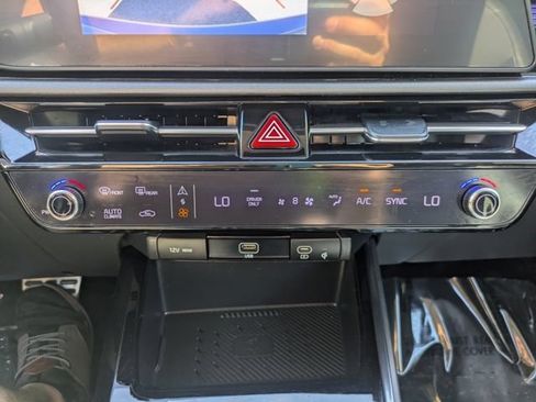 Used 2023 Kia Niro EX Touring FWD image 26