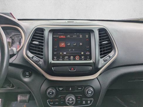 Used 2016 Jeep Cherokee Limited FWD image 14