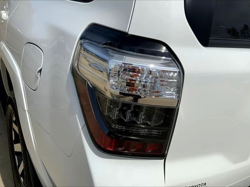 Used 2024 Toyota 4Runner TRD Off-Road Premium AWD/4WD image 27