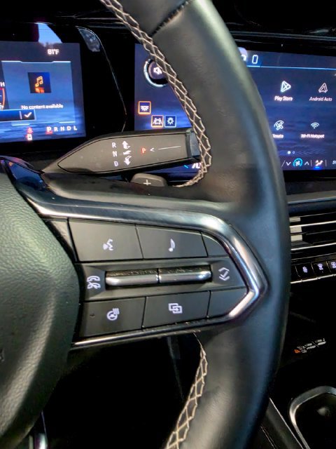 Used 2026 Chevrolet Traverse LT FWD image 35