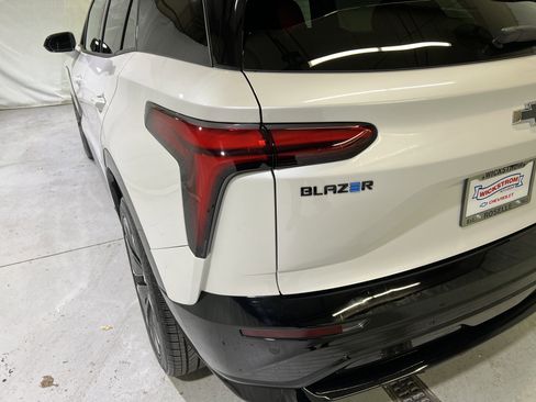 Certified 2025 Chevrolet Blazer EV RS image 10