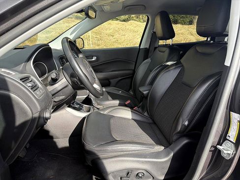 Used 2020 Jeep Compass Latitude image 11