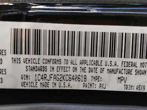 Used 2019 Jeep Grand Cherokee Laredo image 33