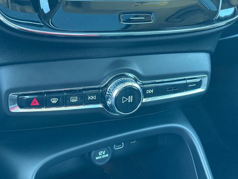 Used 2025 Volvo XC40 B5 Ultra w/ Climate Package image 18