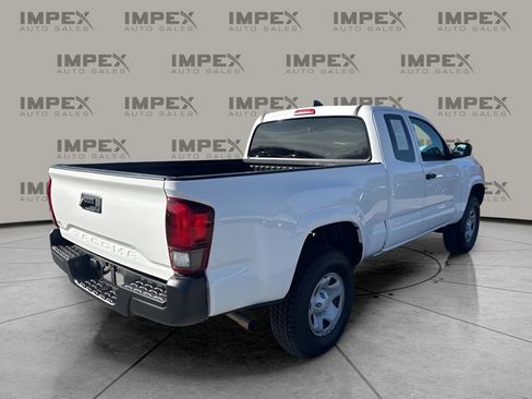 Used 2022 Toyota Tacoma SR image 5