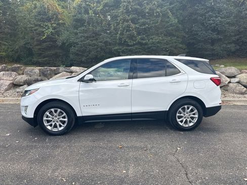 Used 2019 Chevrolet Equinox LT w/ Driver Convenience Package image 2