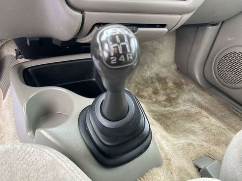 Used 2001 Chevrolet S10 Pickup LS w/ Preferred Equipment Group image 18