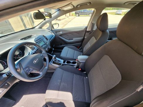 Used 2017 Kia Forte LX image 5