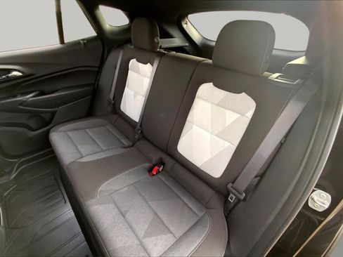 Used 2025 Chevrolet Trax RS w/ Sunroof Package FWD image 21
