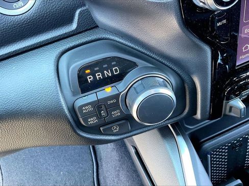 New 2026 RAM 1500 4x4 Crew Cab image 31