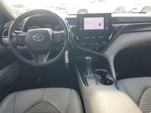 Used 2023 Toyota Camry SE image 9