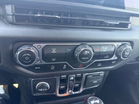 Used 2024 Jeep Wrangler Unlimited Sport AWD/4WD image 20