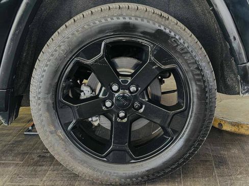 Used 2019 Jeep Grand Cherokee Laredo AWD/4WD image 27