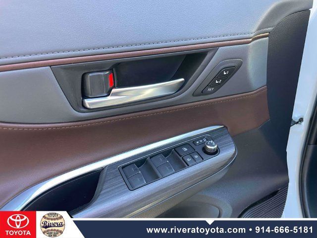 Certified 2024 Toyota Venza Limited AWD/4WD image 18