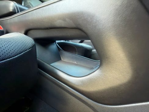 Used 2024 Volkswagen Atlas Cross Sport SE image 6