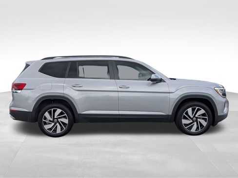 Used 2024 Volkswagen Atlas SE FWD image 3