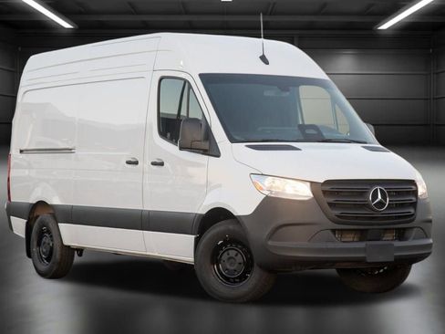 Used 2025 Mercedes-Benz Sprinter 2500 image 3