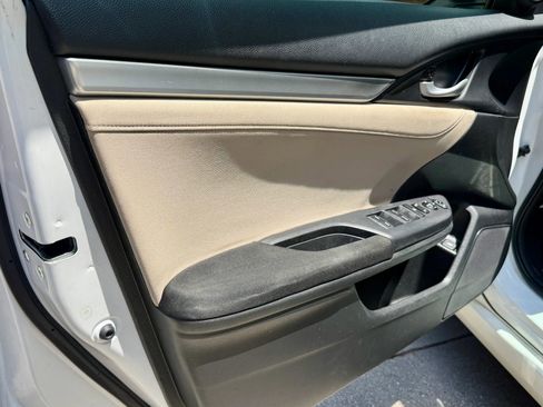 Used 2018 Honda Civic EX image 9
