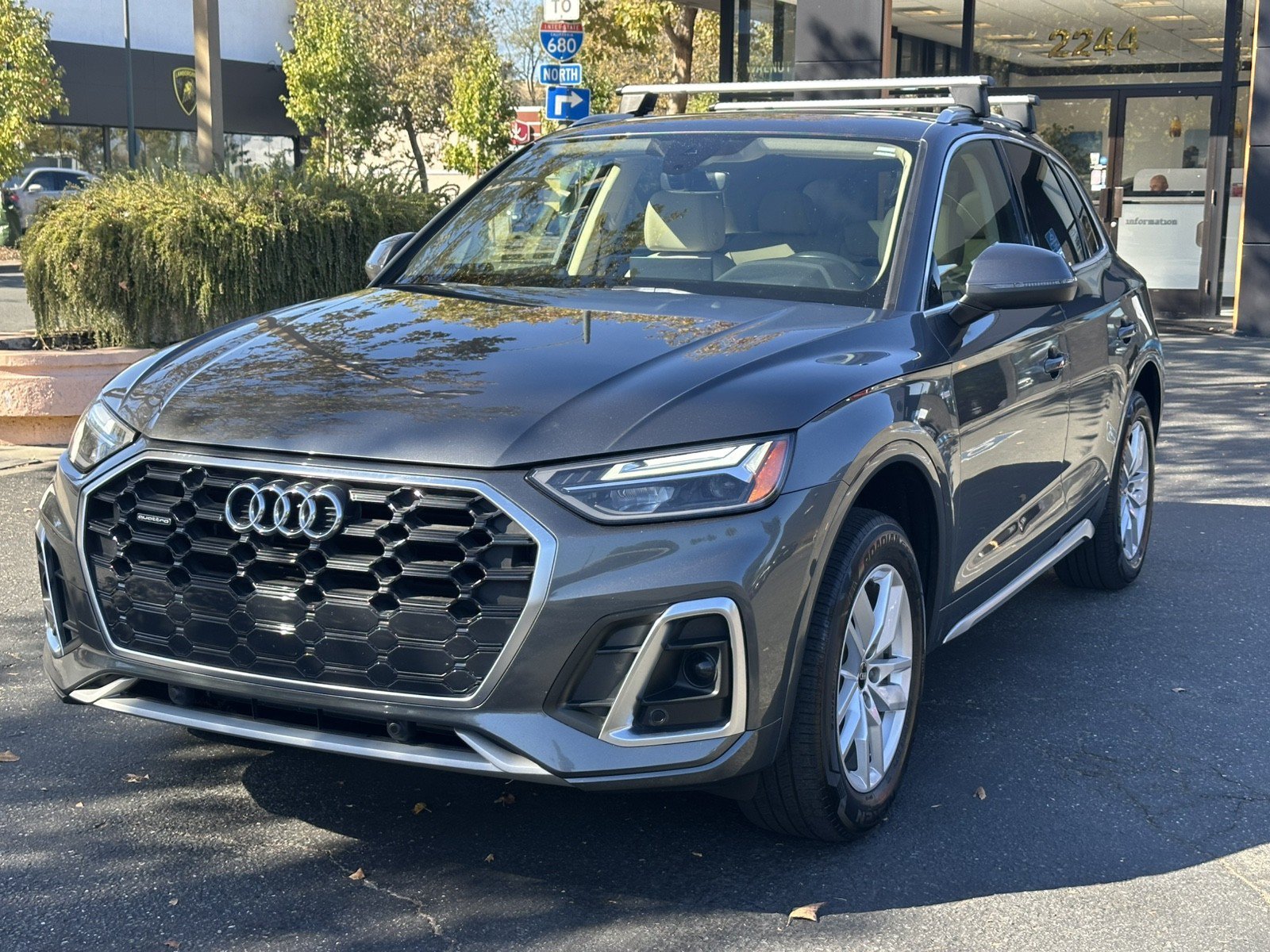 Used 2022 Audi Q5 2.0T Premium w/ Convenience Package AWD/4WD image 4