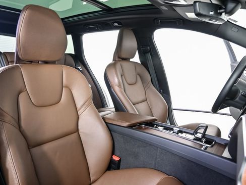 Certified 2025 Volvo V60 B5 Cross Country Plus image 24