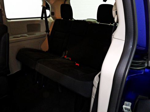 Used 2018 Dodge Grand Caravan SE w/ UConnect Hands-Free Group FWD image 10