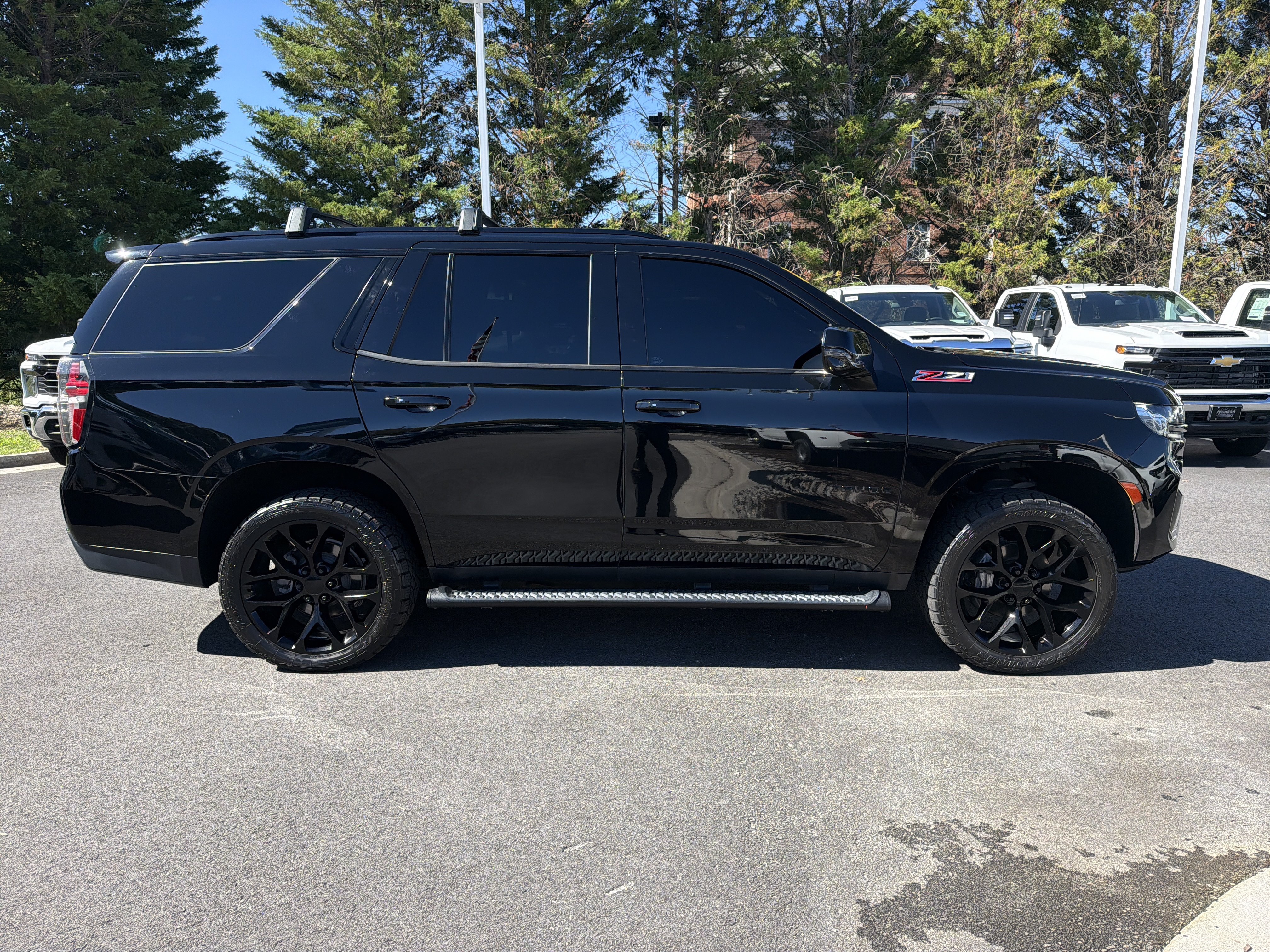 Used 2021 Chevrolet Tahoe Z71 w/ Z71 Off-Road Package AWD/4WD image 11
