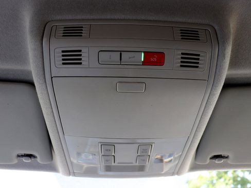 Used 2022 Volkswagen Tiguan S image 43