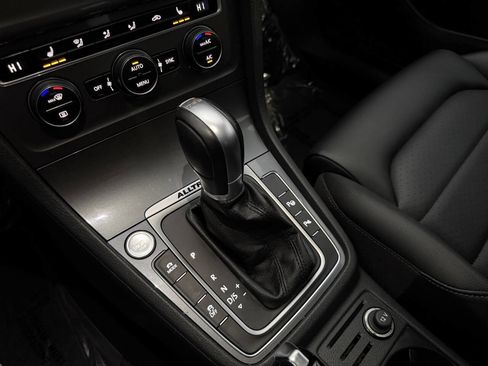 Used 2017 Volkswagen Golf Alltrack SEL image 25