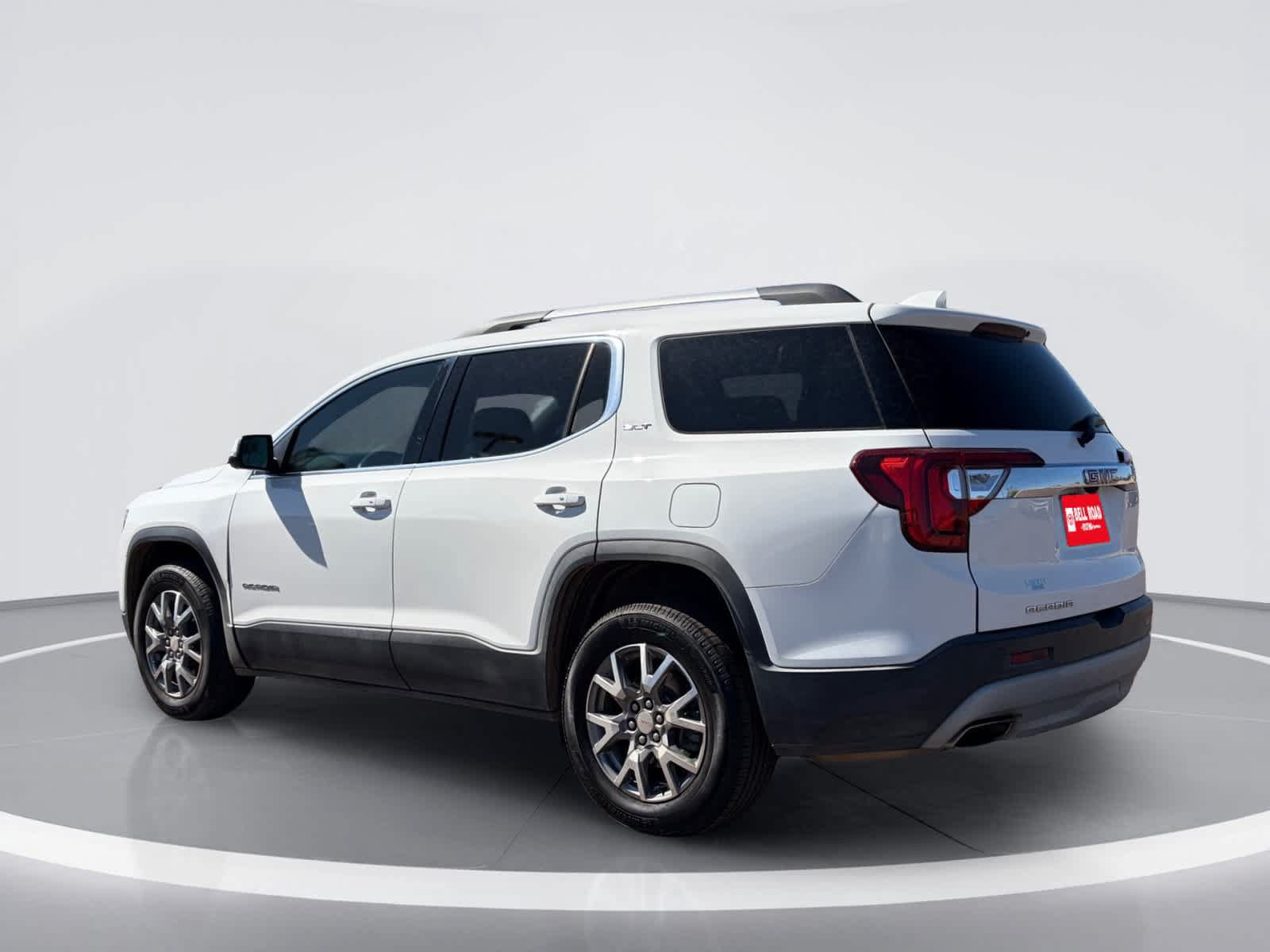 Used 2021 GMC Acadia SLT w/ Technology Package FWD image 2
