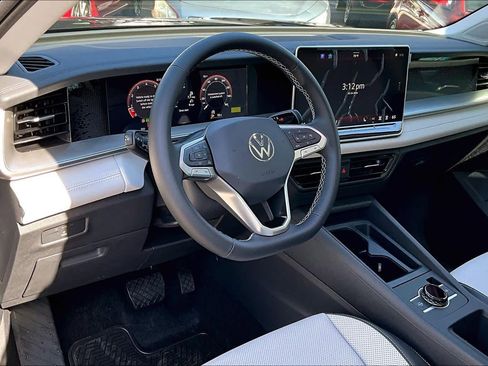 New 2026 Volkswagen Tiguan SE image 8