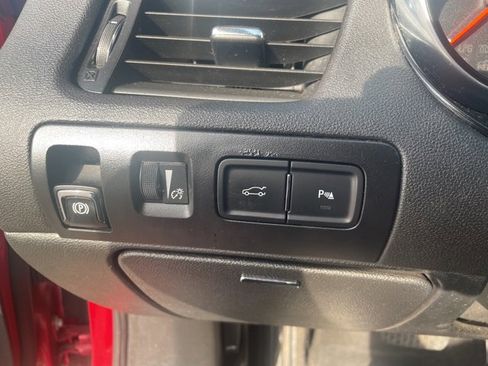 Used 2014 Chevrolet Impala LT w/ Convenience Package image 18