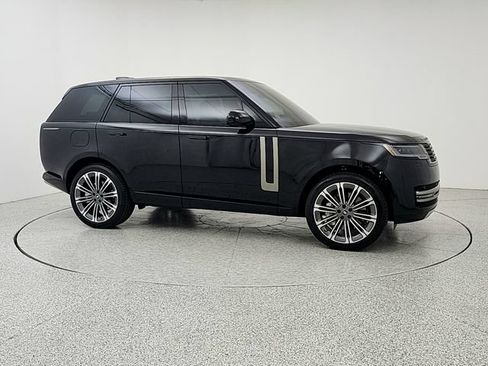 Certified 2025 Land Rover Range Rover SE AWD/4WD image 3