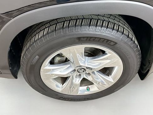 Used 2019 Toyota Highlander Limited image 33