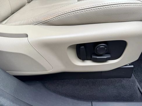 Used 2018 Land Rover Discovery HSE AWD/4WD image 27