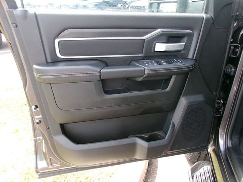Certified 2025 RAM 2500 Big Horn AWD/4WD image 6