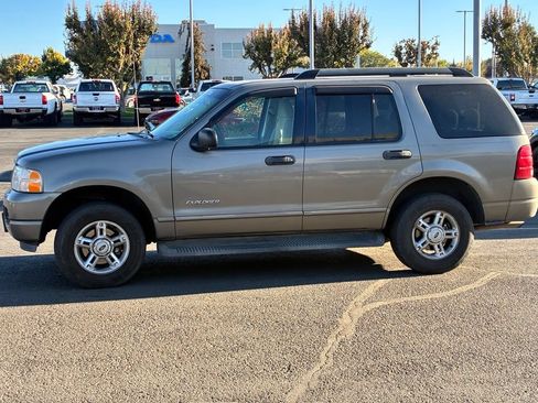 Used 2005 Ford Explorer XLT AWD/4WD image 2