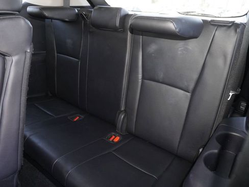 Certified 2024 Toyota Highlander XLE FWD image 10