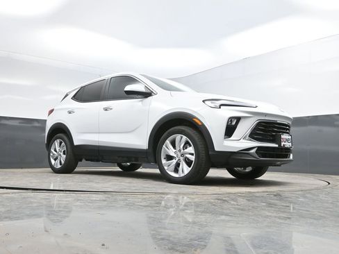 Used 2025 Buick Encore GX Preferred AWD/4WD image 30