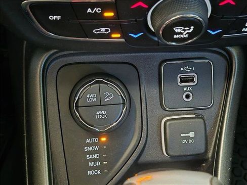 Used 2019 Jeep Compass Trailhawk w/ Cold Weather Group AWD/4WD image 15