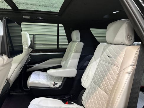 Used 2025 Cadillac Escalade Sport Platinum image 27