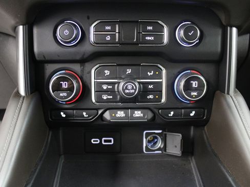 Used 2021 Chevrolet Tahoe LT image 36