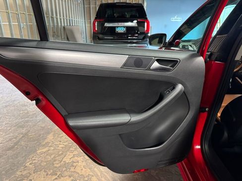 Used 2013 Volkswagen Jetta TDI image 17