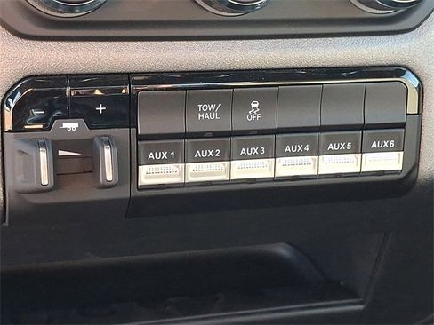 Used 2024 RAM 2500 Tradesman w/ Chrome Appearance Group image 23