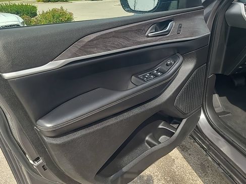 Used 2023 Jeep Grand Cherokee L Limited AWD/4WD image 12