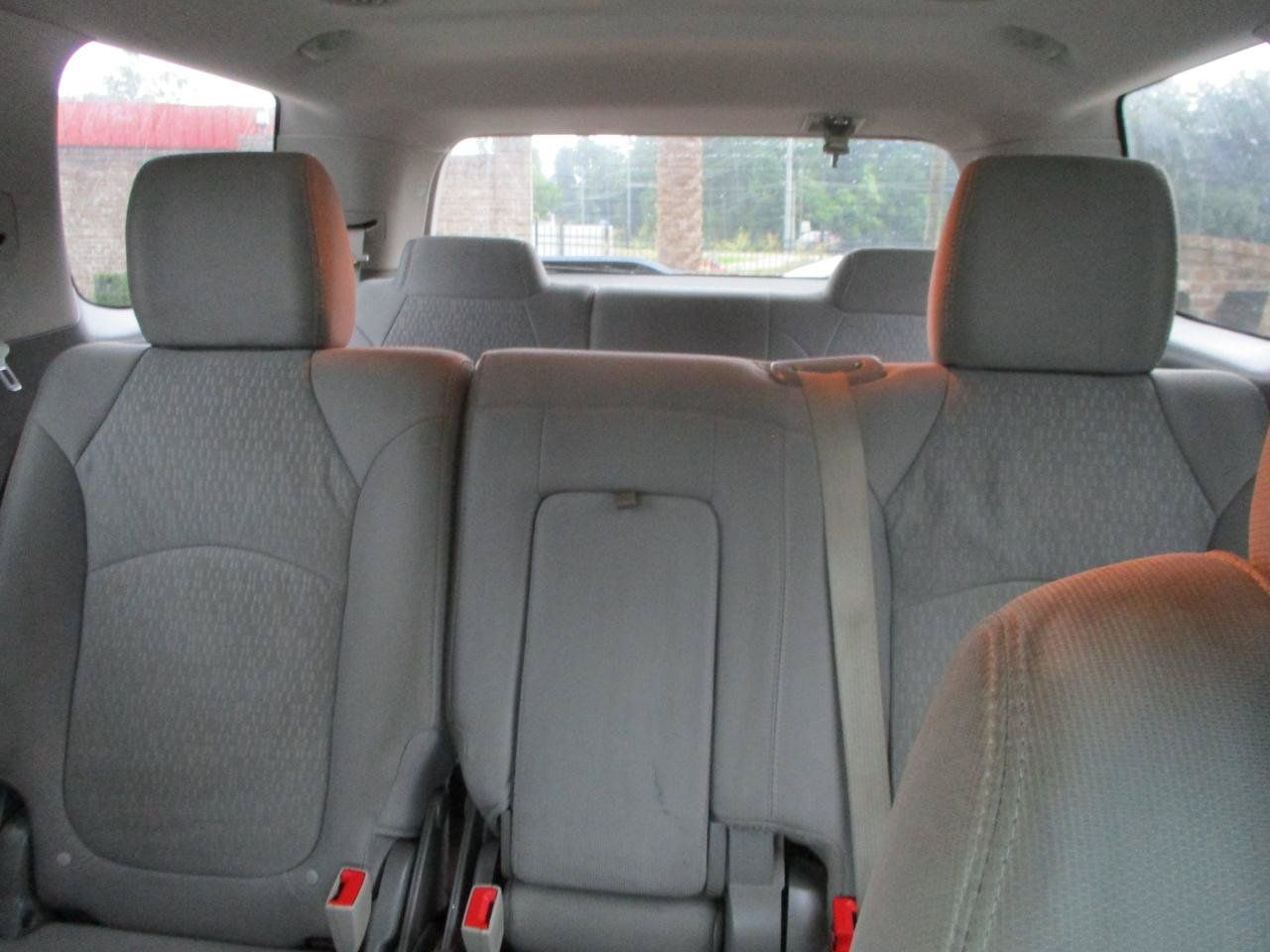 Used 2015 GMC Acadia SLE FWD image 16