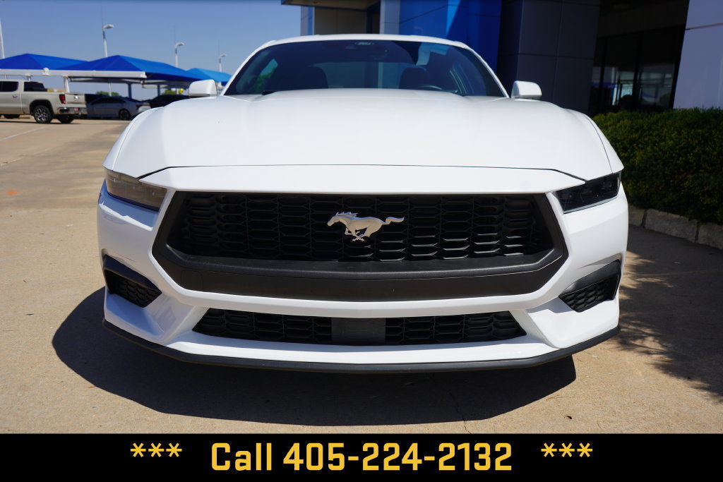 Used 2025 Ford Mustang Coupe RWD image 3