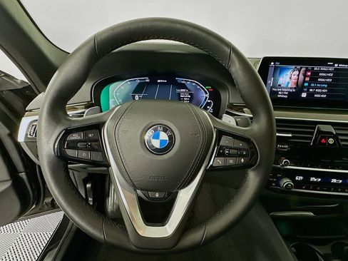 Used 2020 BMW 530e w/ Convenience Package image 11