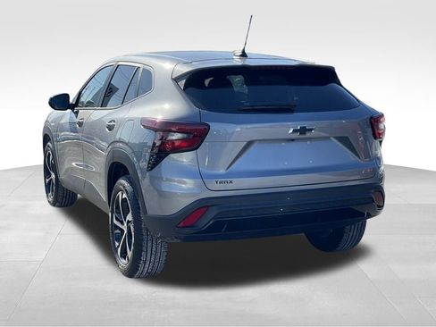 Used 2025 Chevrolet Trax RS w/ Driver Confidence Package image 5