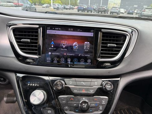 Used 2018 Chrysler Pacifica Touring Plus w/ S Appearance Package FWD image 13