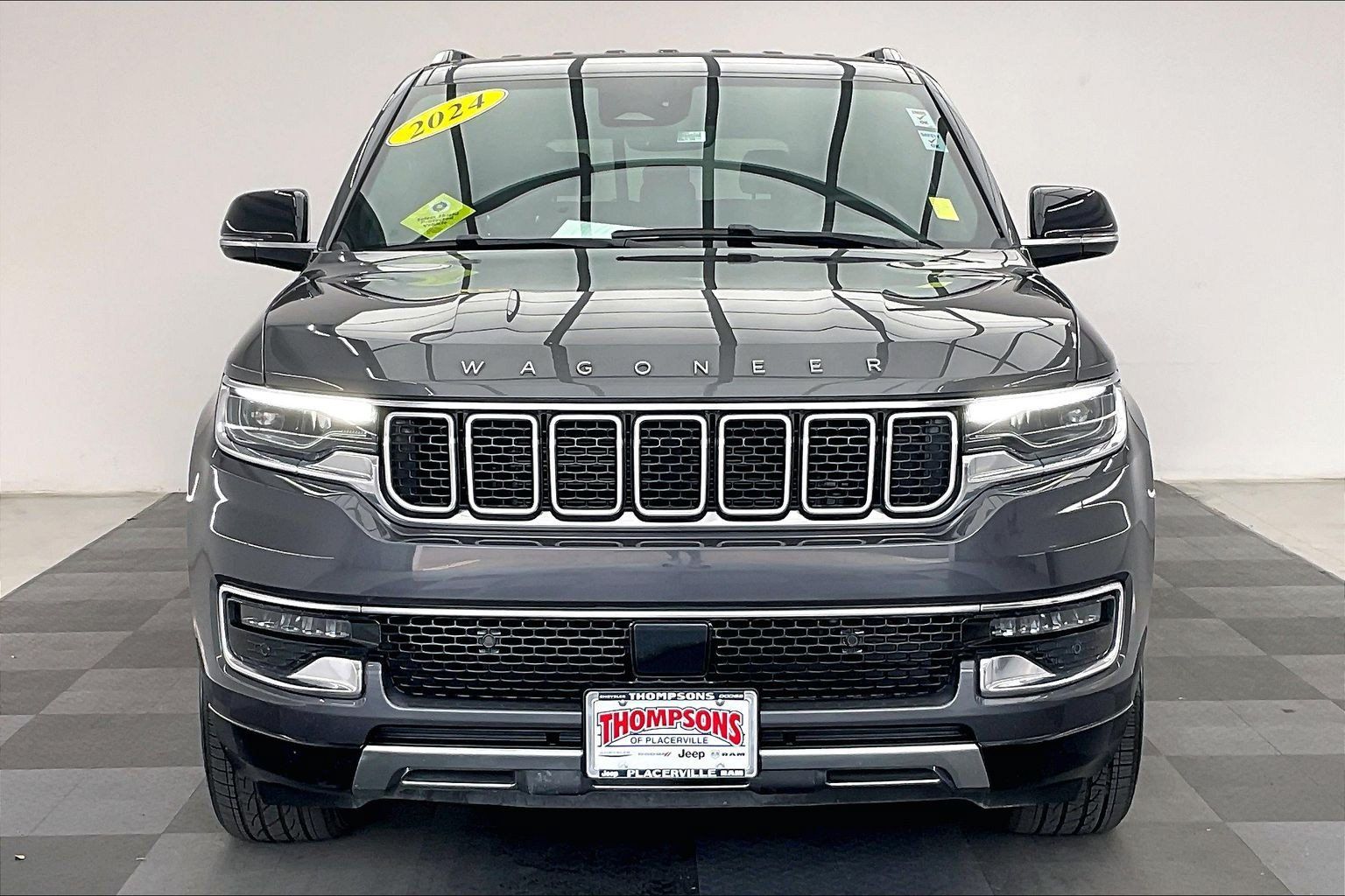 Used 2024 Jeep Wagoneer L Series III w/ Flexible Seating Group AWD/4WD image 2